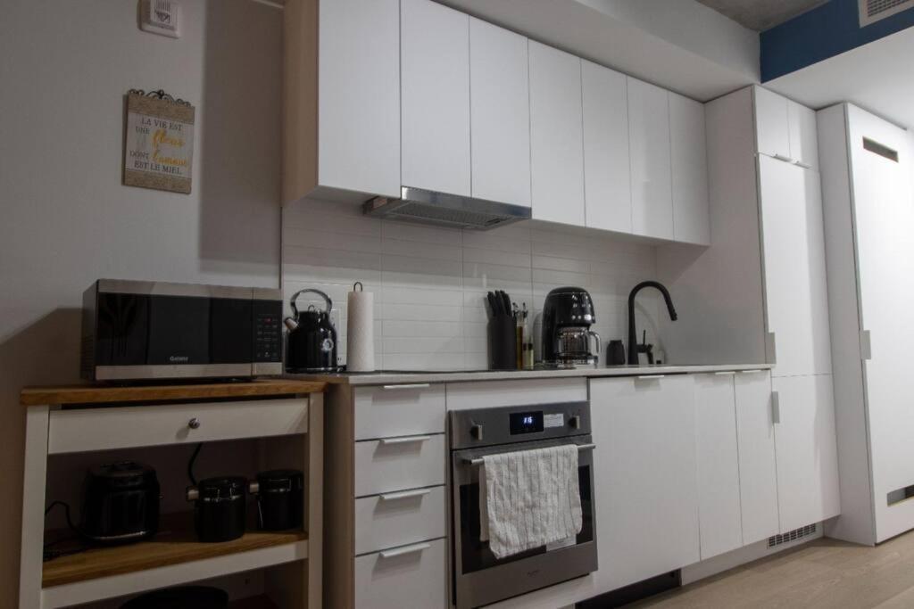 Bel Appartement Au Centre-Ville มอนทรีอัล ภายนอก รูปภาพ